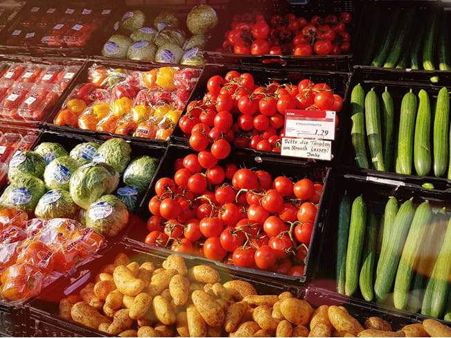 täglich frisches Obst & Gemüse, z.T. aus der Region