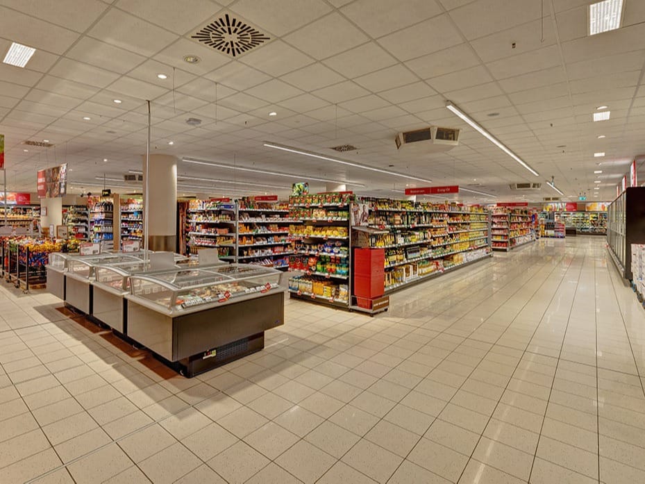 großzügiger Markt