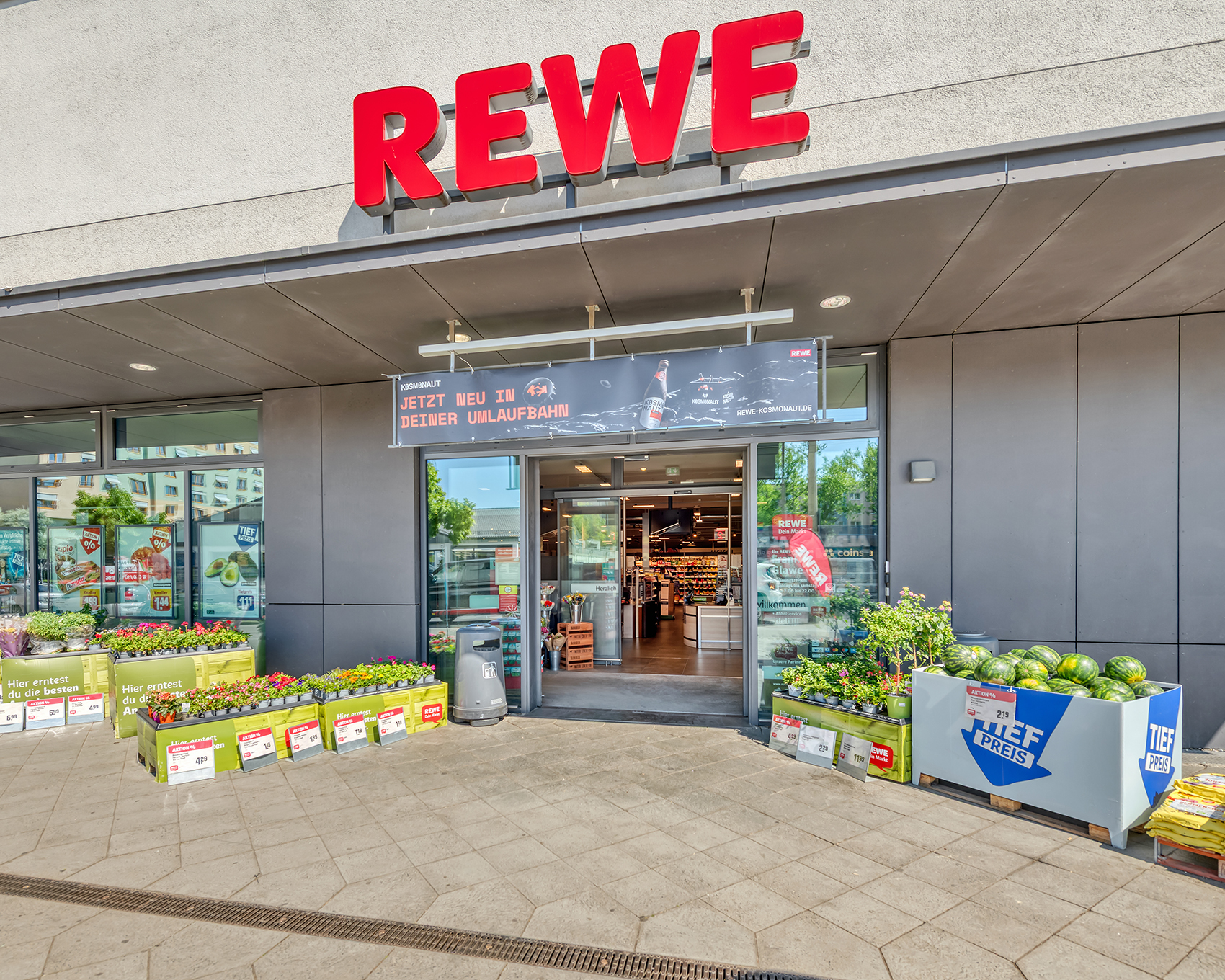 REWE Glawe - Eingangsbereich