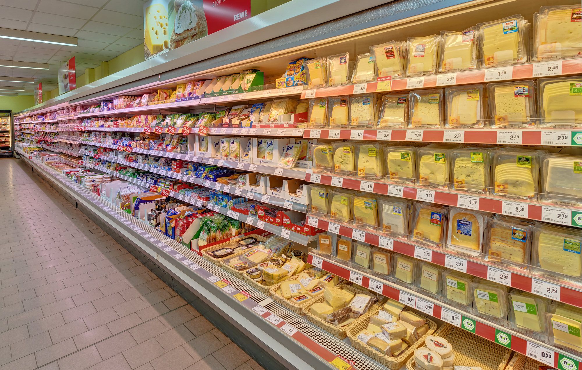 Bei unserer großen Auswahl von Schnittkäse werden Käseliebhaber fündig.