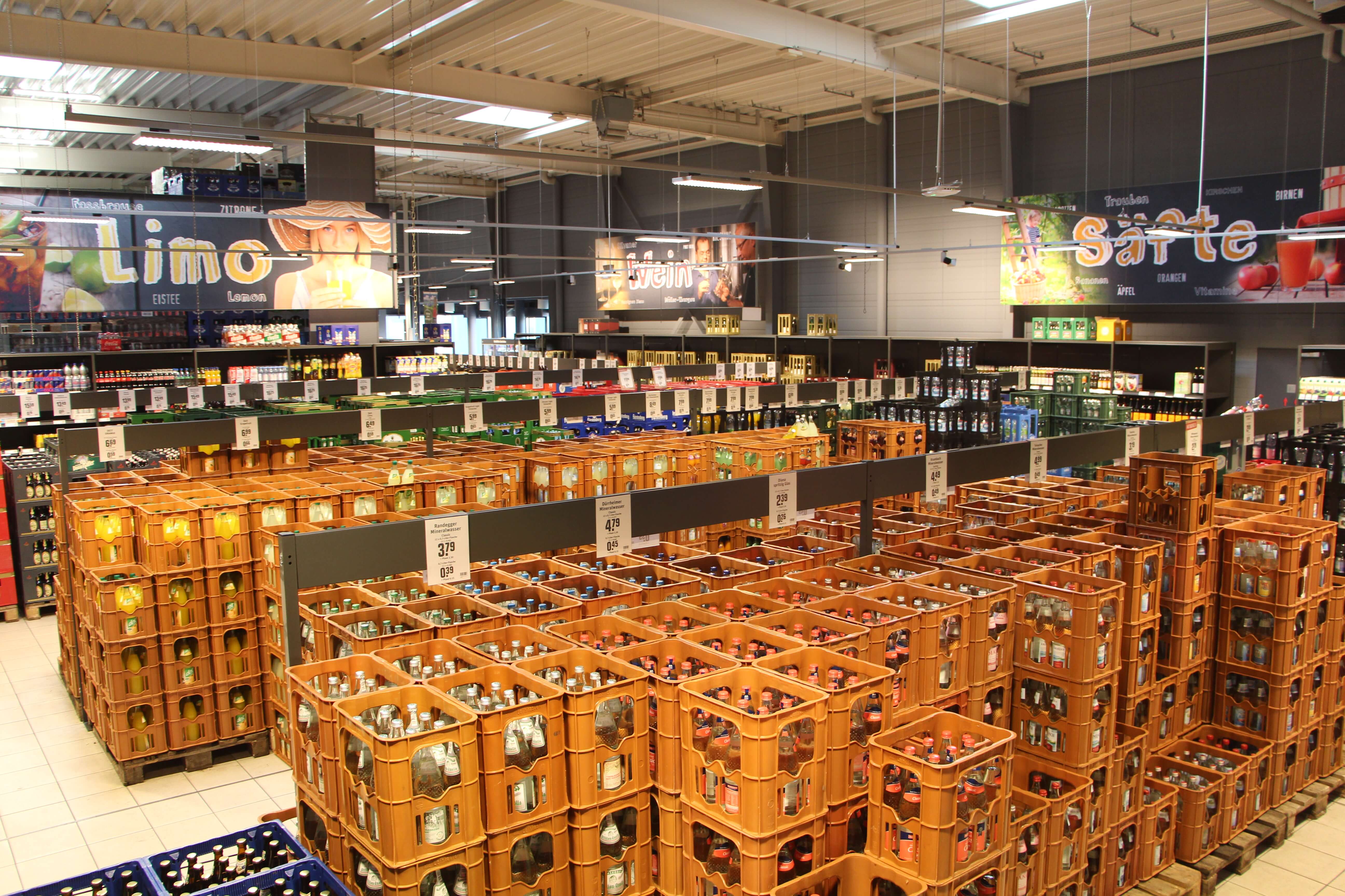 Unser separater großzügiger Getränkemarkt