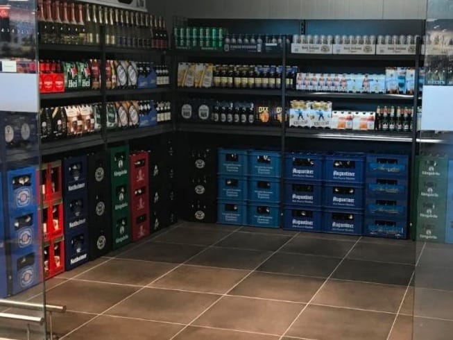 Ein begehbares Kühlhaus lässt keinen Wunsch für den schnellen Durst offen.