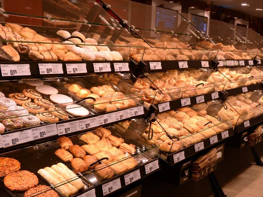 Frische Brötchen am Morgen, knusprige Brote und viele andere Leckereien für Ihre Lieben.