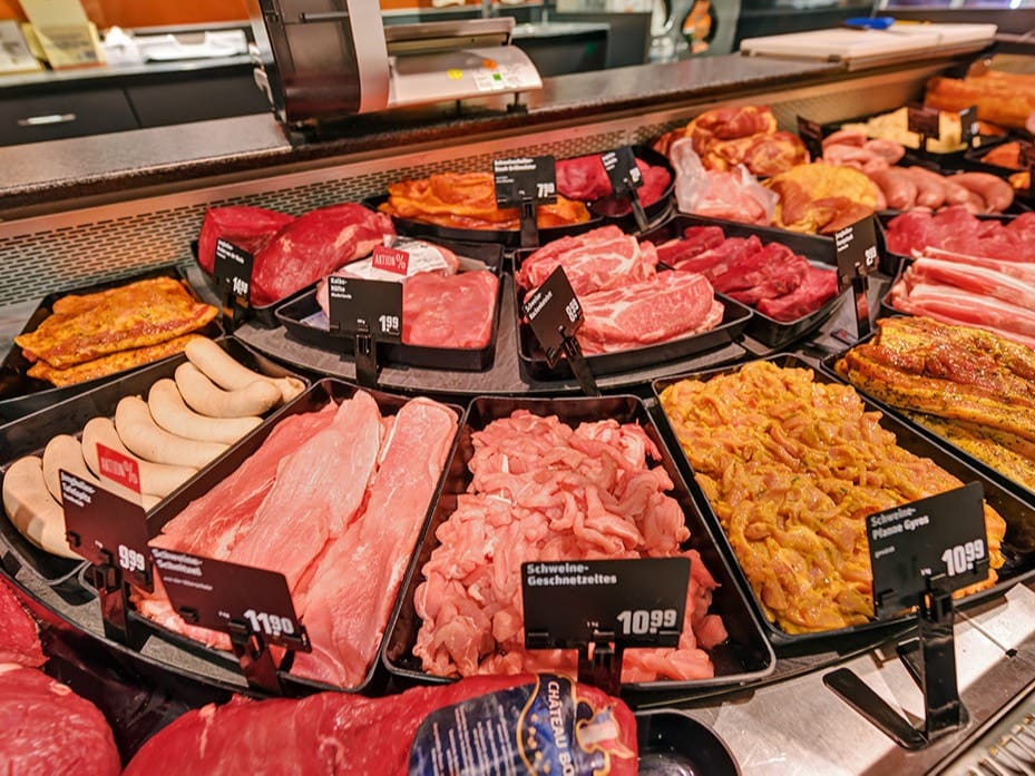 frisches Fleisch in der Servicebedienung