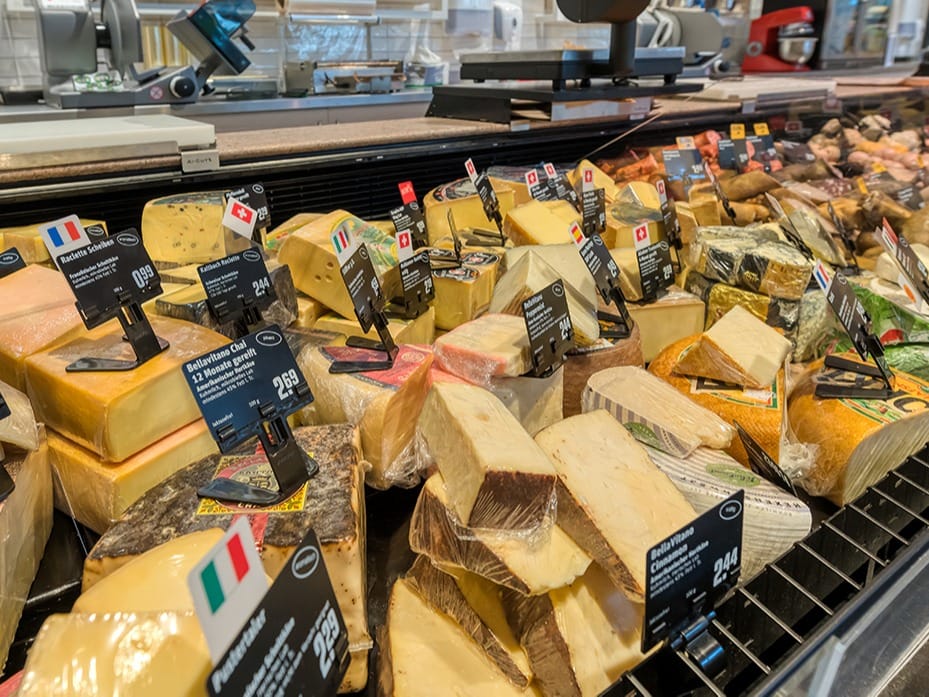 Käse Servicetheke