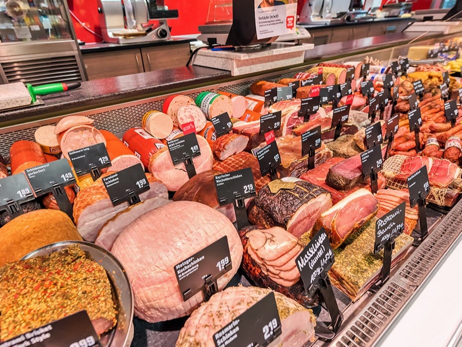 frische Wurst von der Bedientheke
