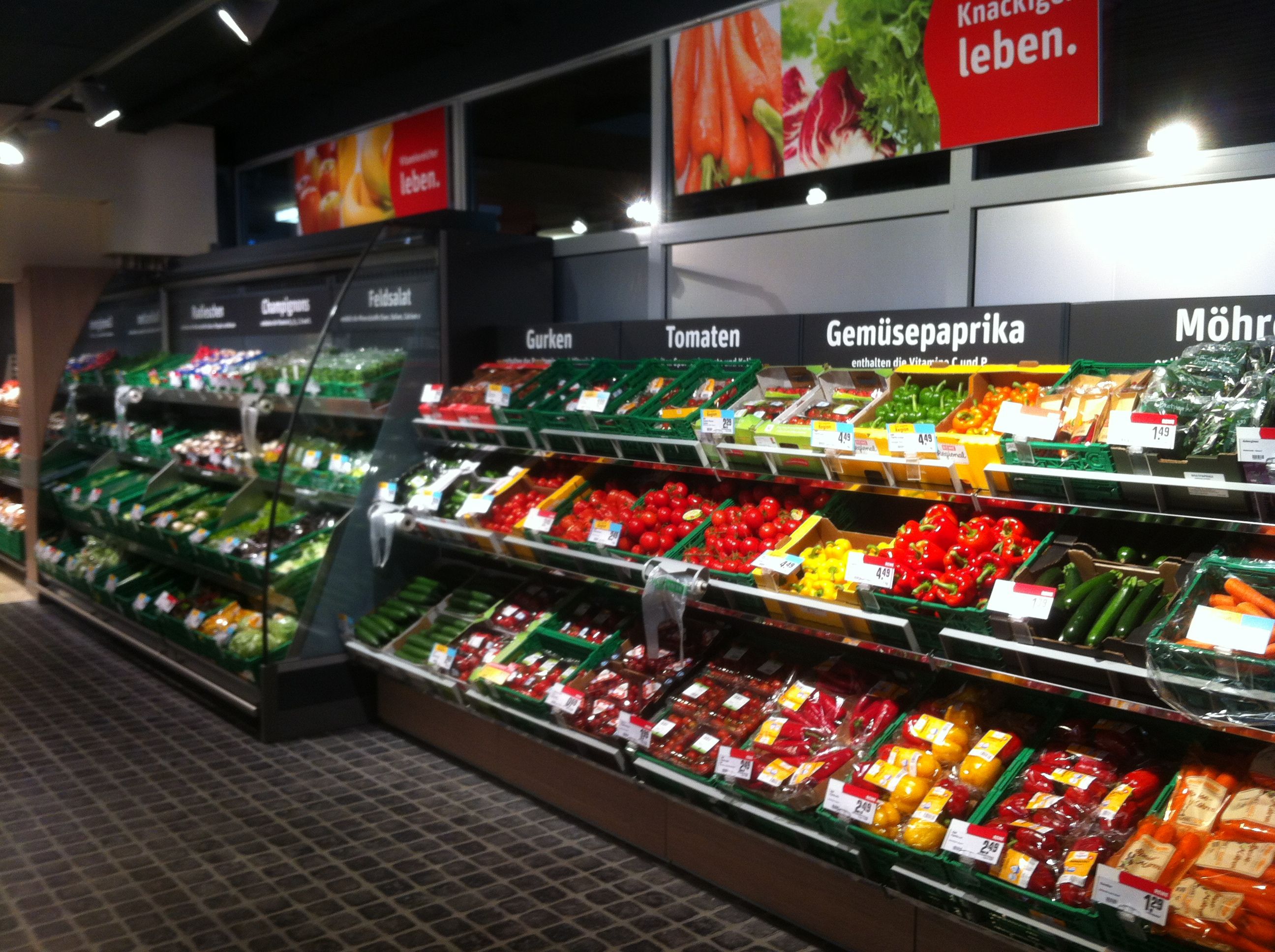 Große Auswahl an Obst und Gemüse.