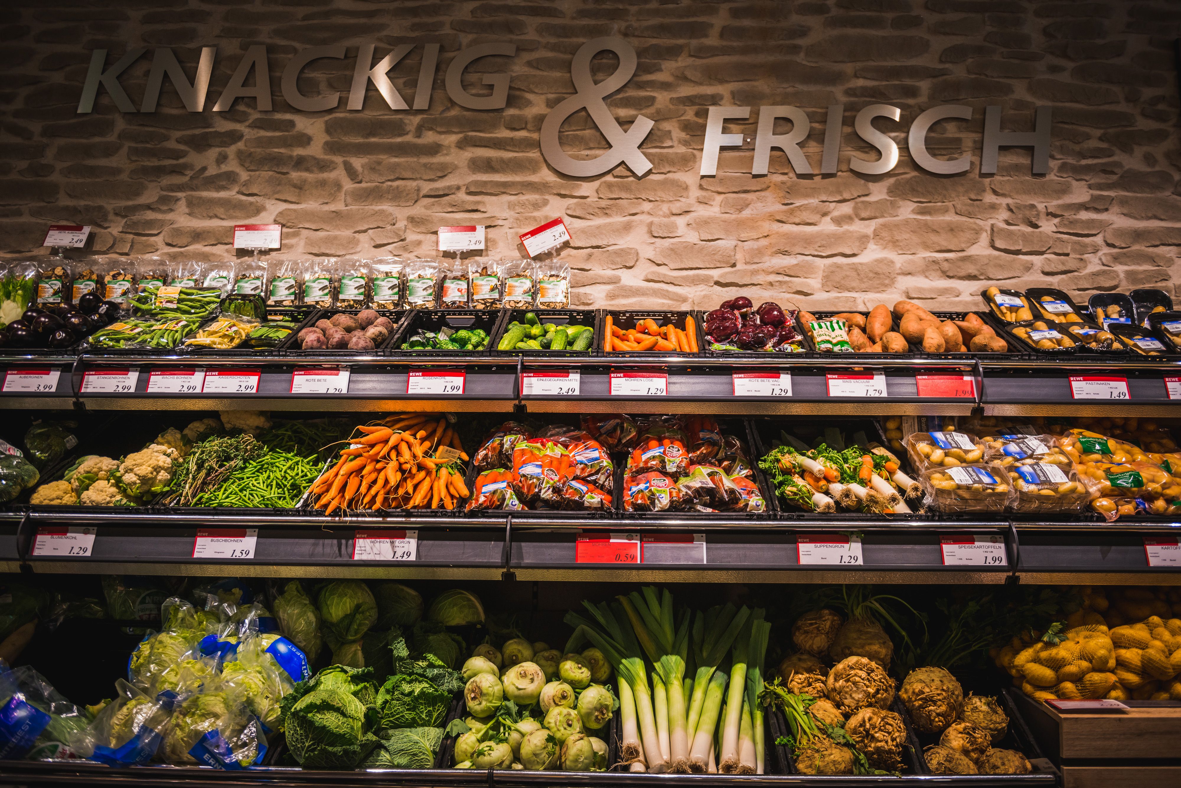 Frisches Obst und Gemüse in großer Auswahl.