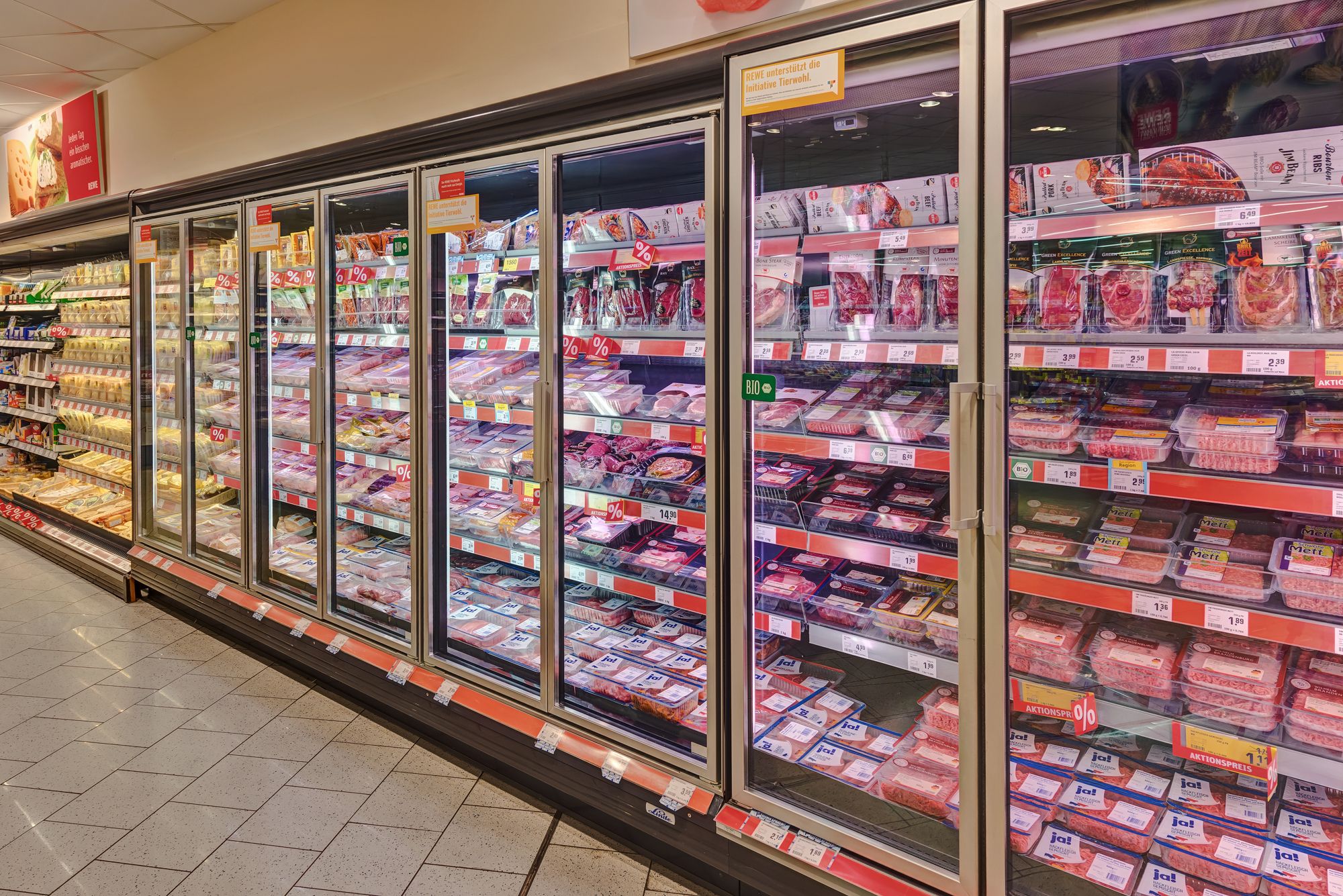 Wurst und Fleisch aus dem Kühlregal