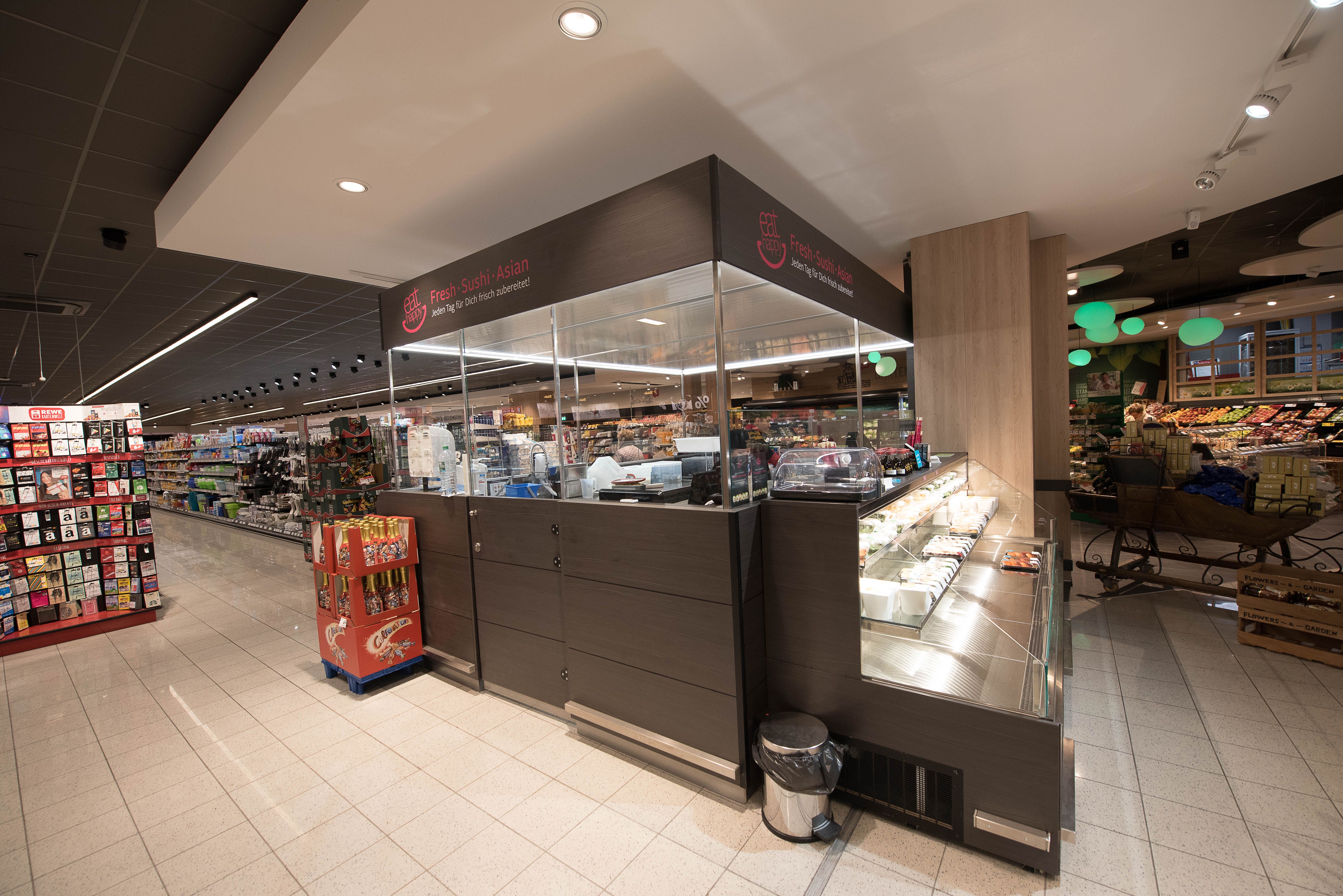 Eat happy! Im Markt frisch zubereitetes Sushi