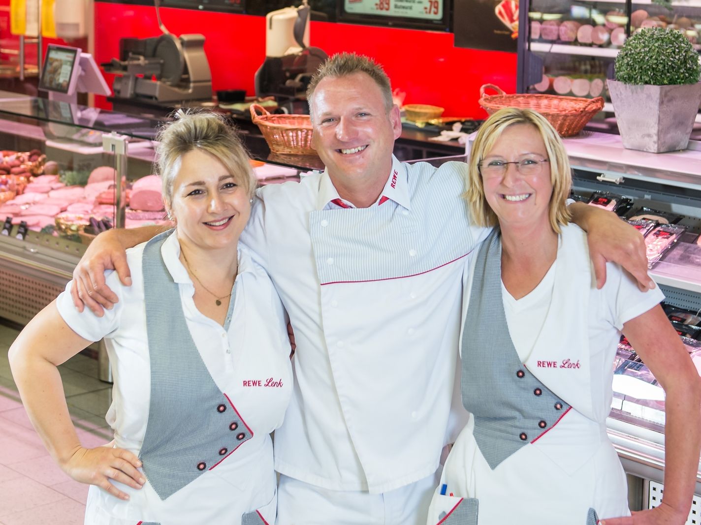 Teil unseres freundlichen Thekenteams - Frau Dottai, Herr Socierra, Frau Böcking 
