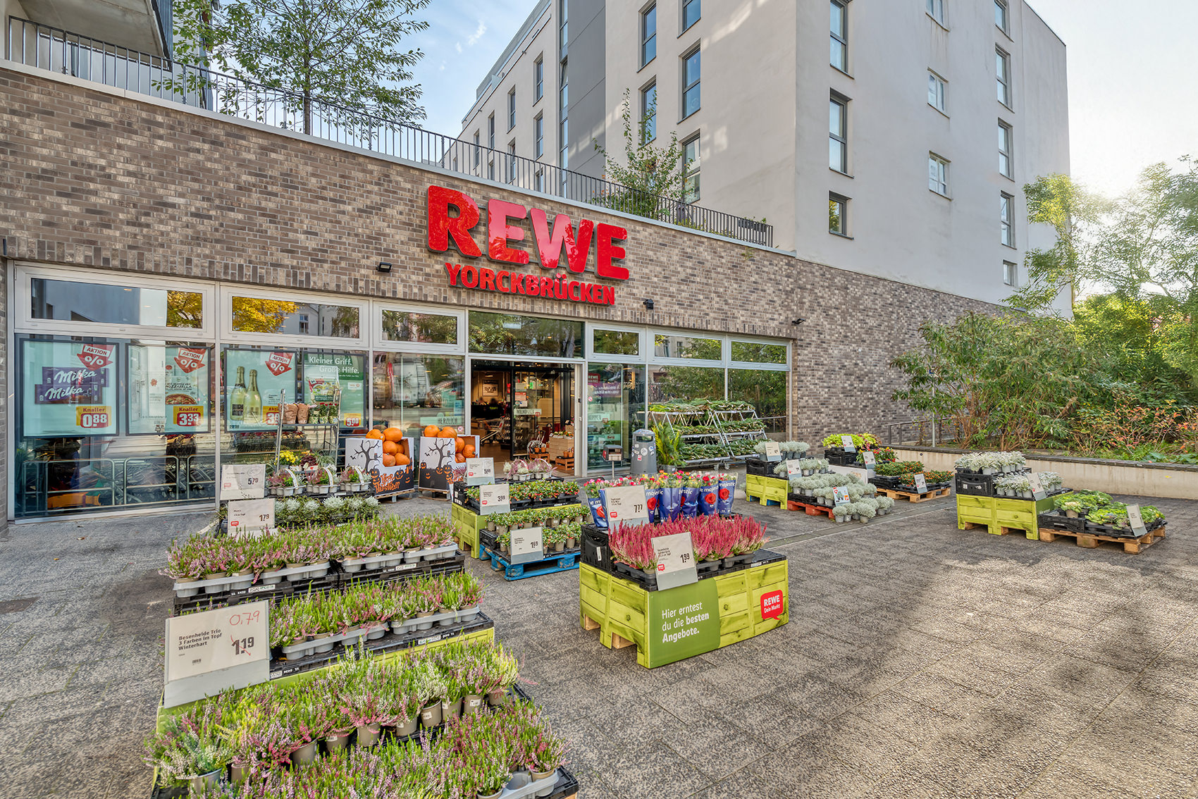 Außenansicht & Blumensortiment