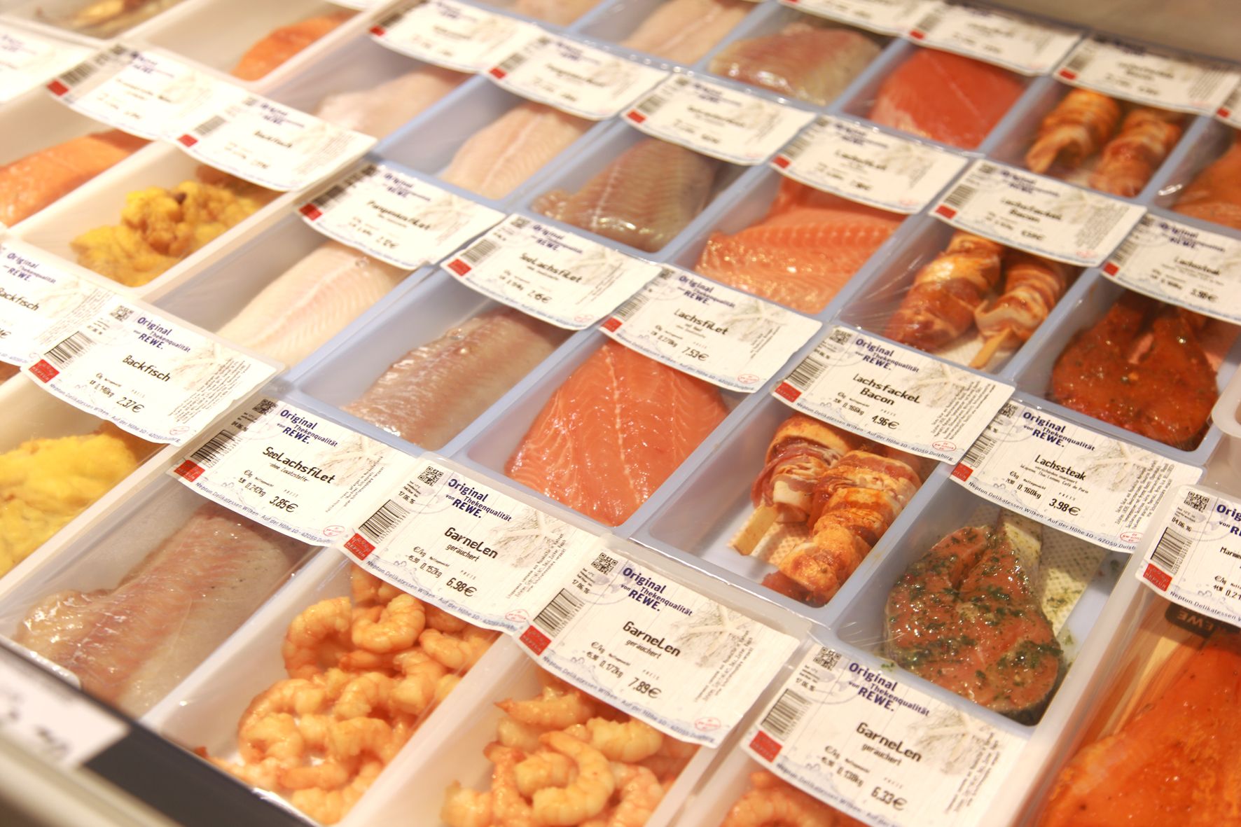 Frischer Fisch in SelbstbedienungOriginal Thekenqualität von REWE!