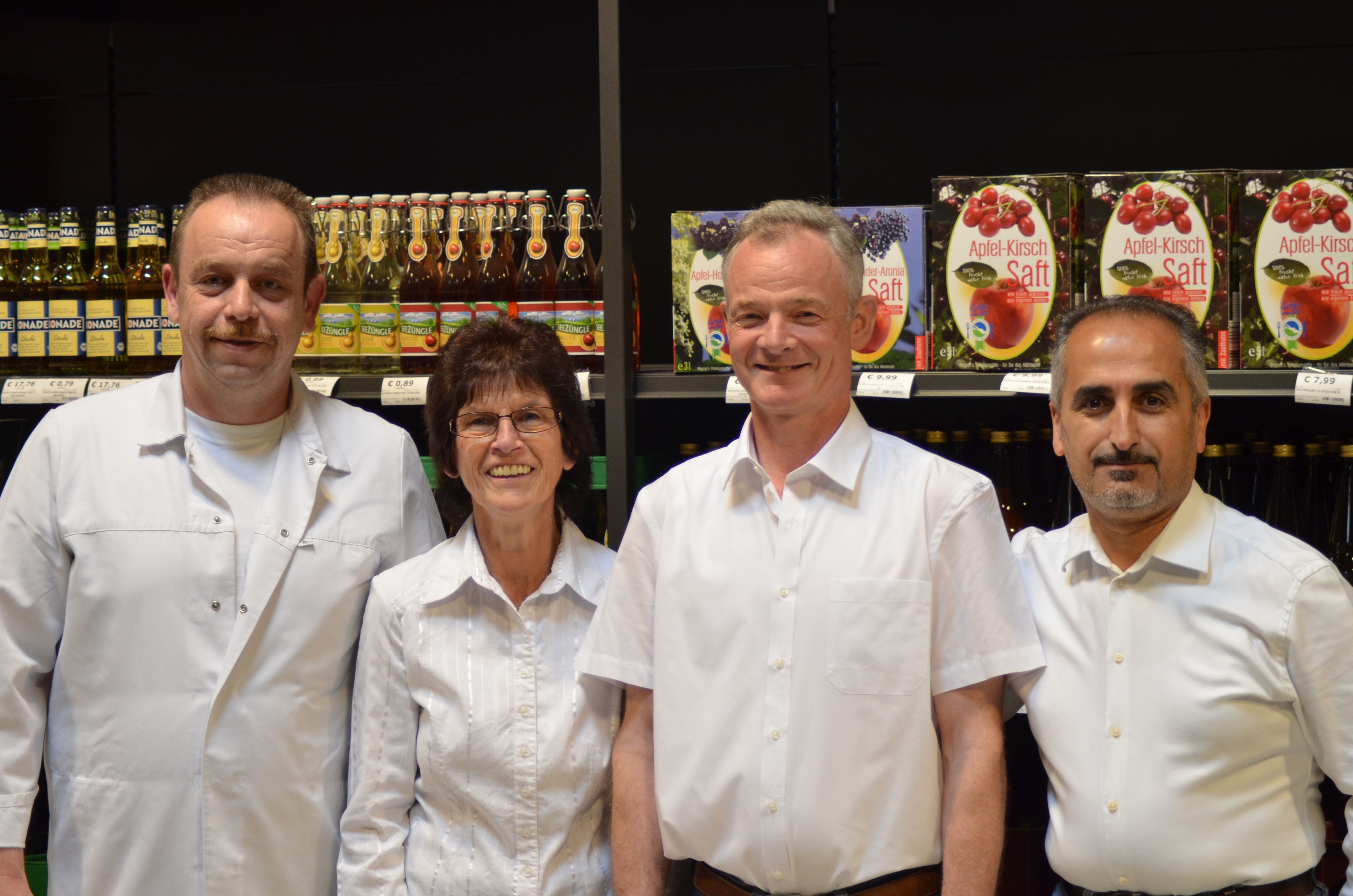 Wir haben immer ein offenes Ohr für Sie:Hr. Radtke, MetzgerFr. Jäger, Leiterin Wein & SpirituosenHr. Staiger, Leiter Obst & GemüseHr. Mako, Marktleiter